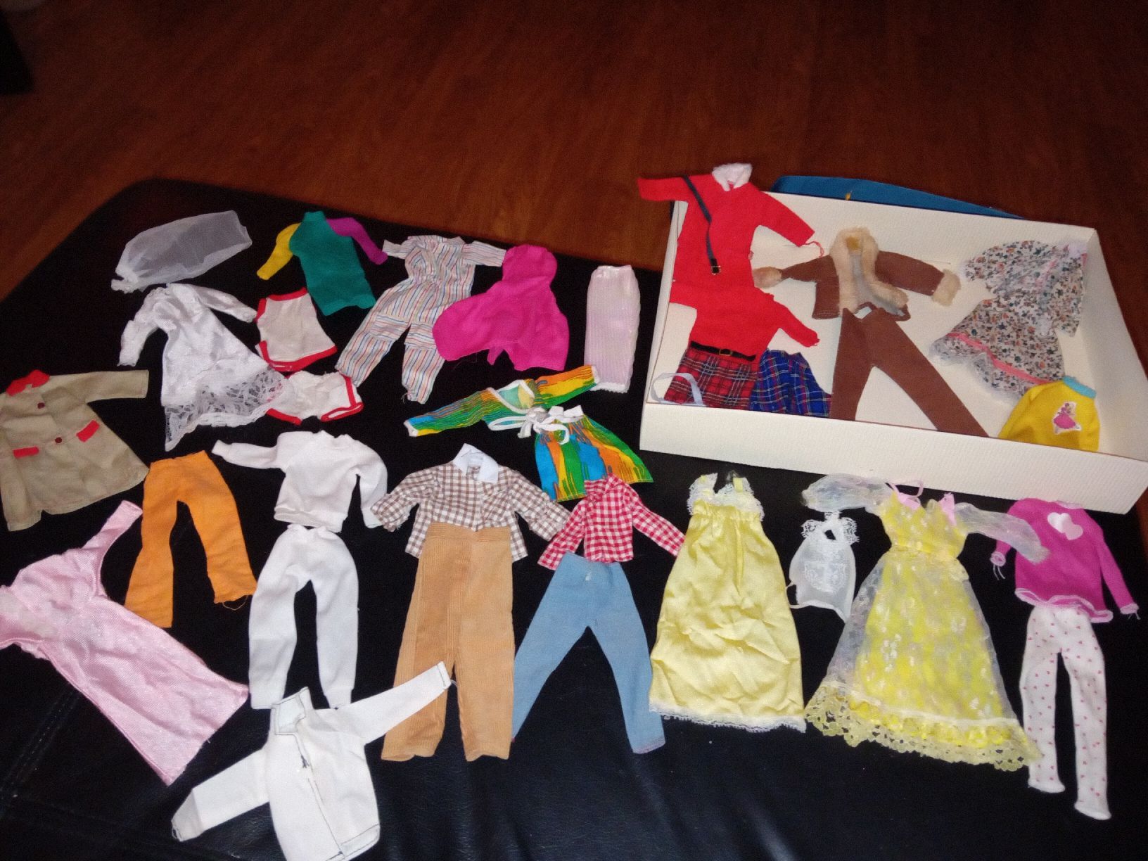 Bambole: abiti vintage Barbie + di 80 pezzi – Usato da Biasca venduto da Old_6blh 2