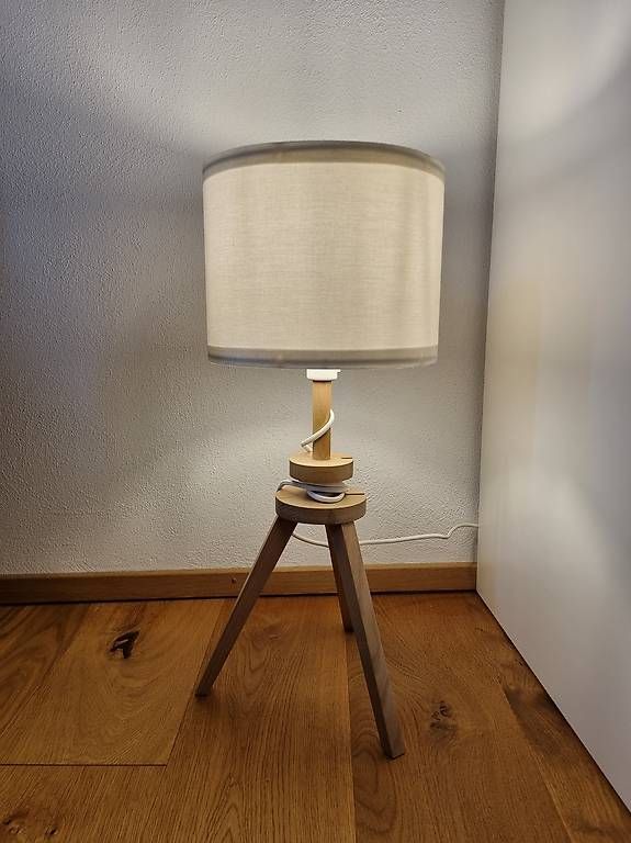 Lampade: Schöne kleine Stehlampe – Usato da Wiedlisbach venduto da anbo47 1
