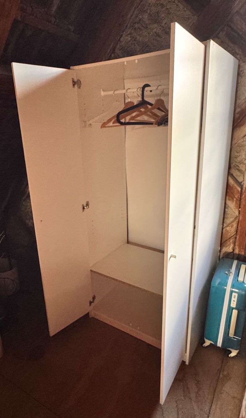 Ikea Armadi: Ikea Schrank zu verschenken – Usato da Hausen am Albis venduto da kat_9vc9 2