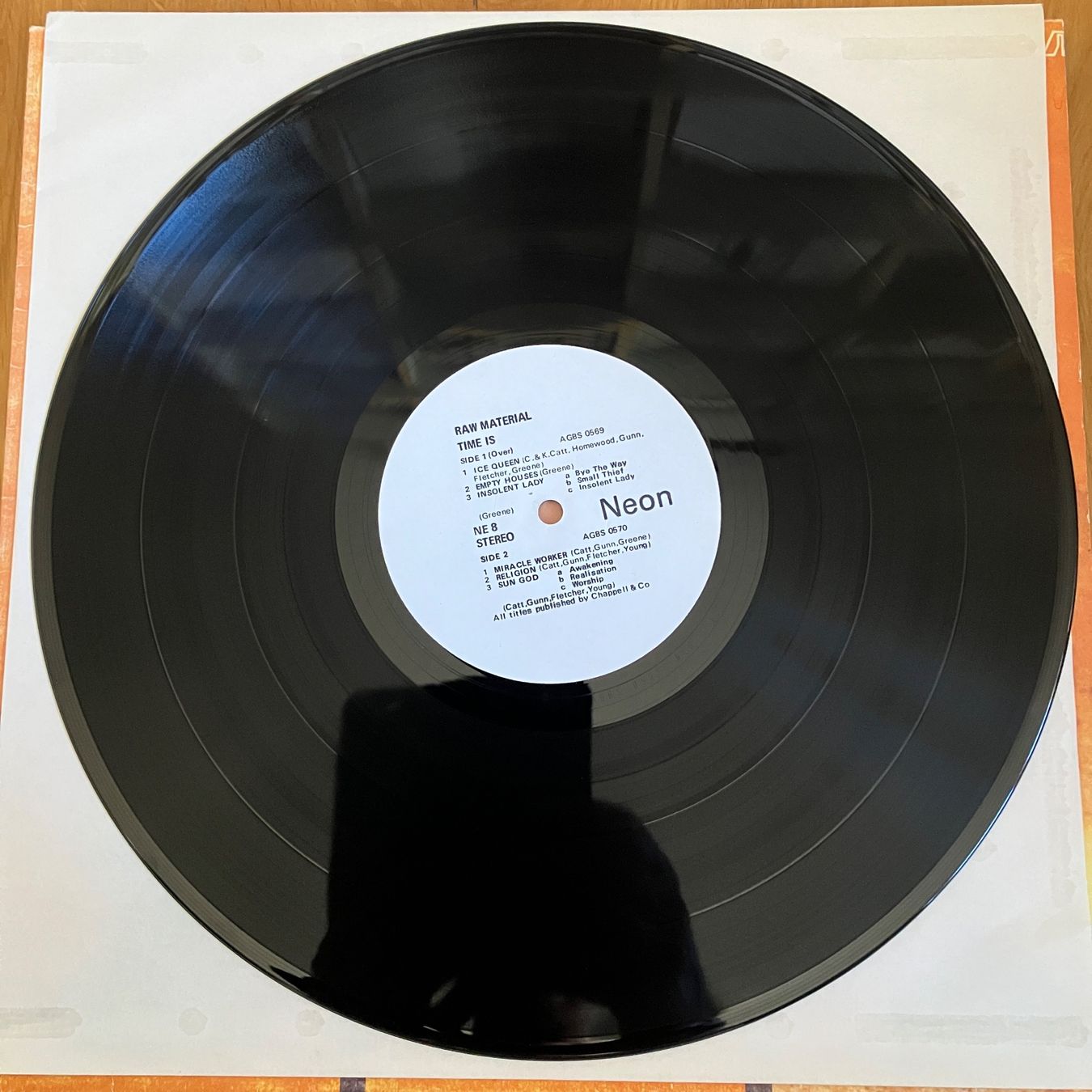 Schallplatten: Raw Material – Time Is... – Gebraucht aus Altdorf UR von Metallic0 1