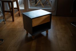 Nachttisch mit Schublade