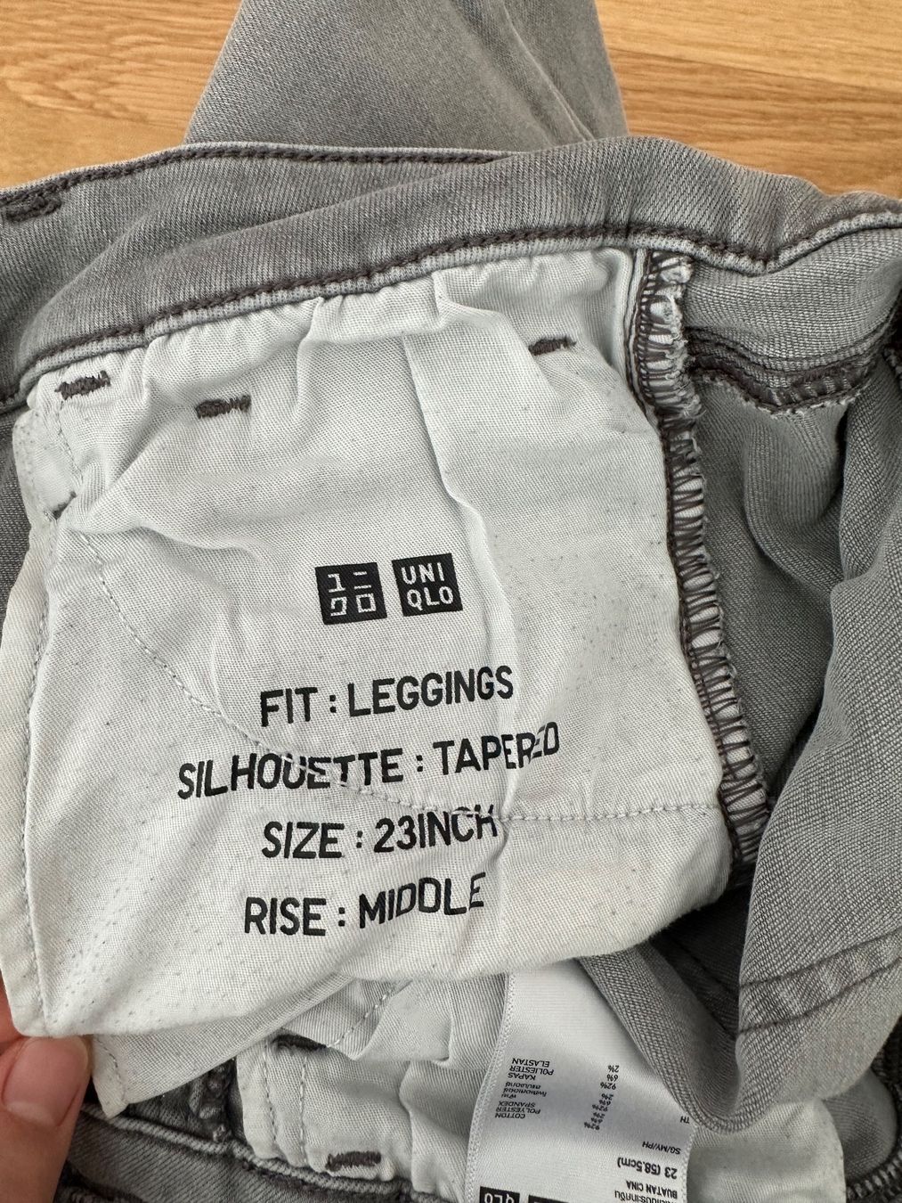 Uniqlo Jeans: Graue Skinny Jeans – Usato da Eglisau venduto da eye_w2qz 4