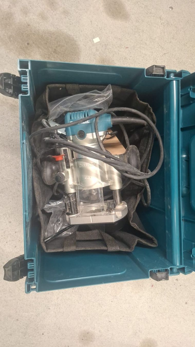 Makita Tutte le macchine: Makita RT0702CX3J Oberfräse – Usato da Niederwil AG venduto da groeti 2