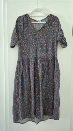 Florales Kleid Gr. 40 / 38