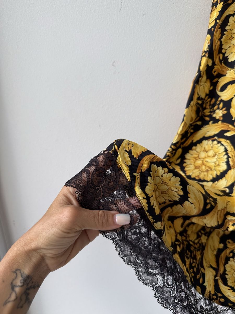 Versace Vestiti: Bellissimo abito in seta firmato Versace – Nuovo e nell'imballaggio originale da Castagnola venduto da BlondiePosh 1