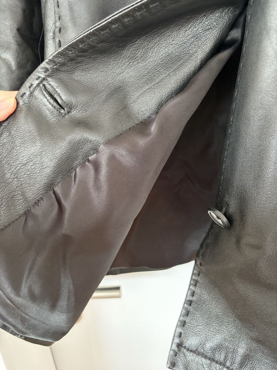 Giacche: Schwarze Lederjacke, M- L, top Zustand – Usato da Zürich venduto da Ambrette9 4