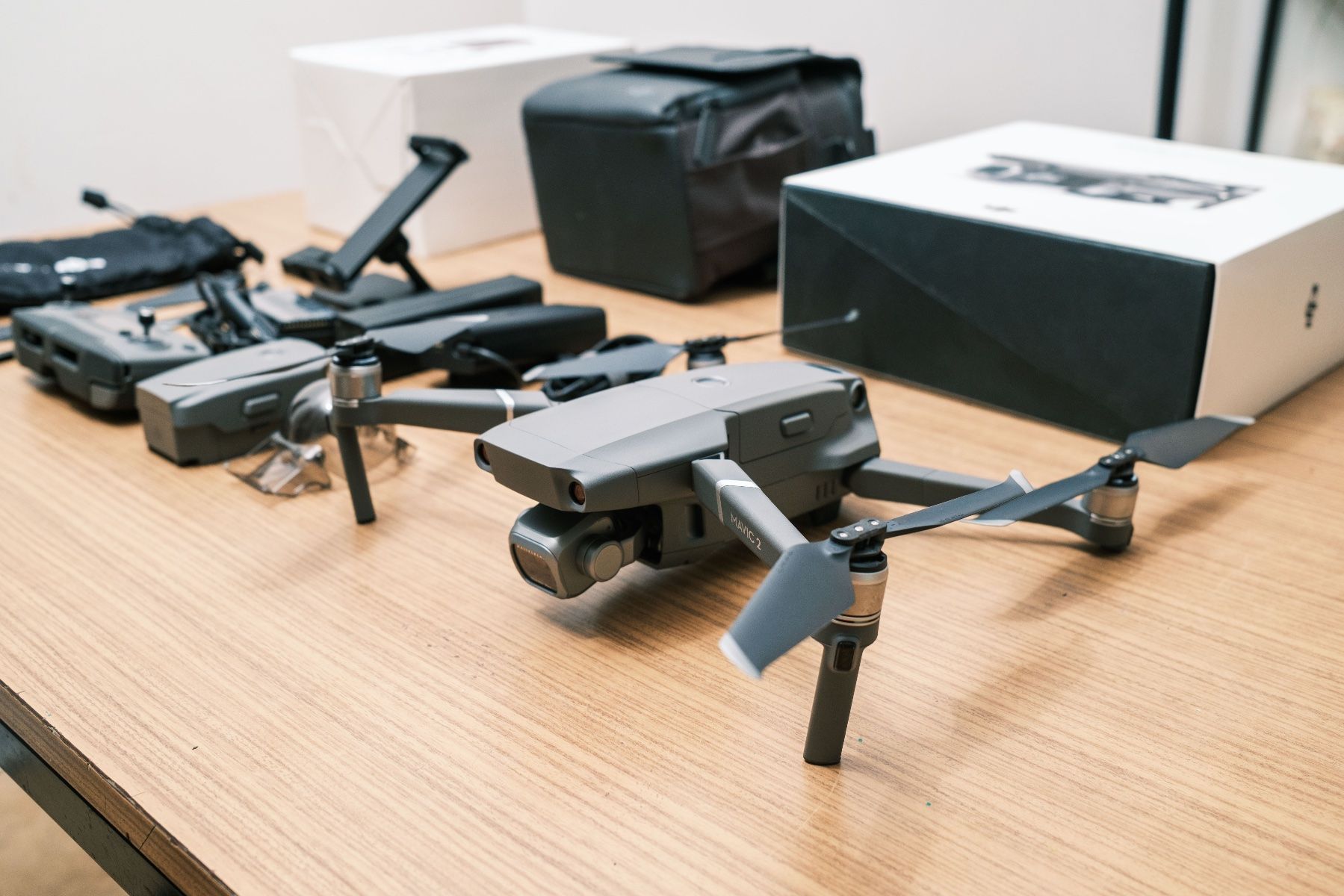 DJI Modellismo RC: DJI Mavic 2 Pro mit Fly More Kit, 2 Akkus & Tablet-Halterung – Usato da Luzern venduto da PawelS 1