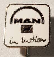 BB456 - Anstecknadel MAN / in motion