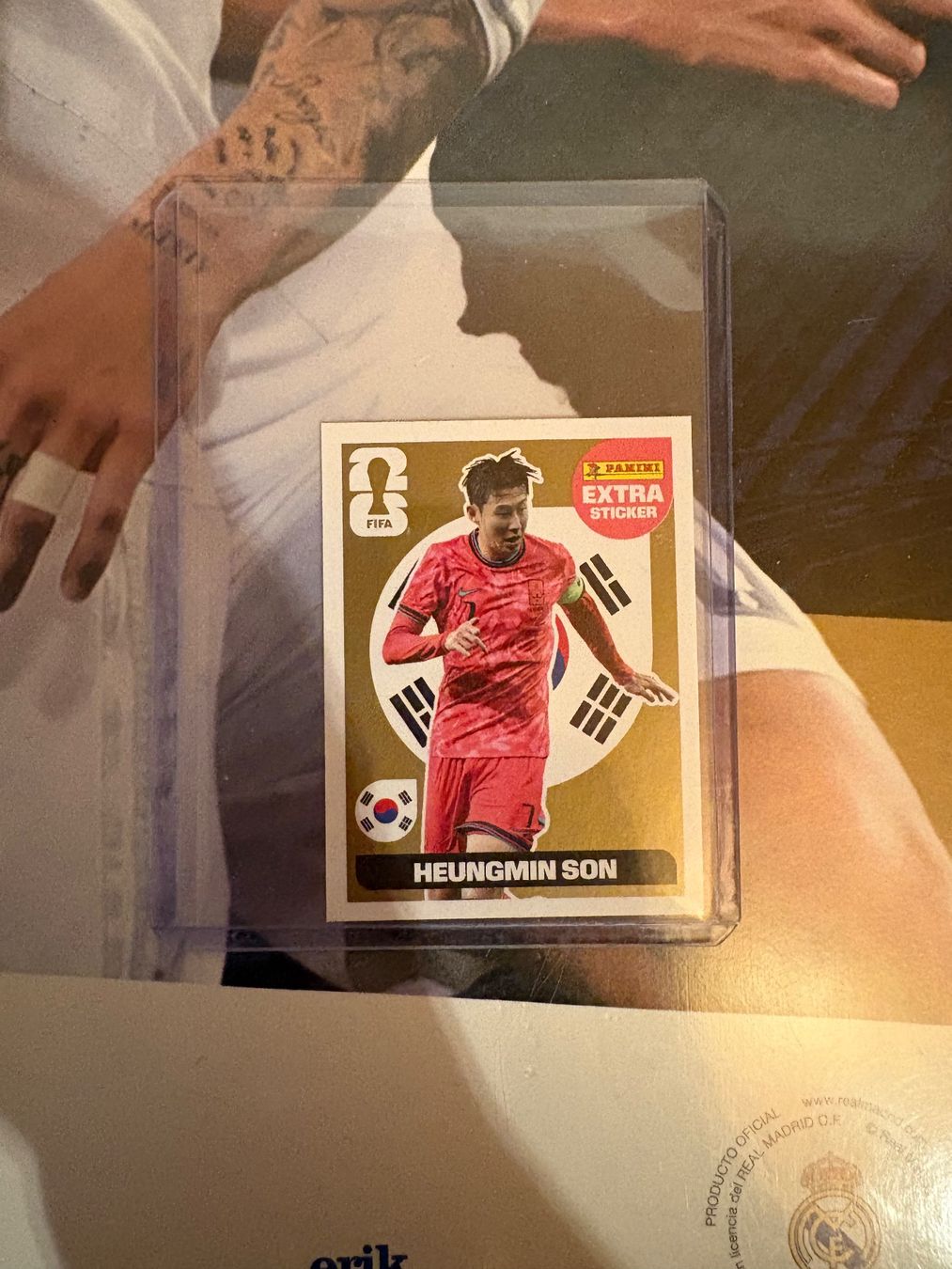 Panini Carte collezionabili: Panini WM 2026 Extra Sticker Son Gold – Nuovo e nell'imballaggio originale da Wünnewil venduto da VinRa 2