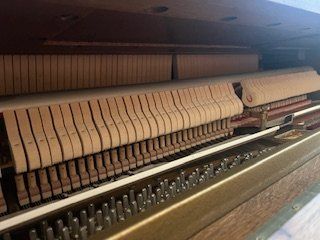Musikinstrumente: Piano Rippen, Modell "largo", Eiche rustikal massiv – Gebraucht aus Schönenberg ZH von Bosh 4