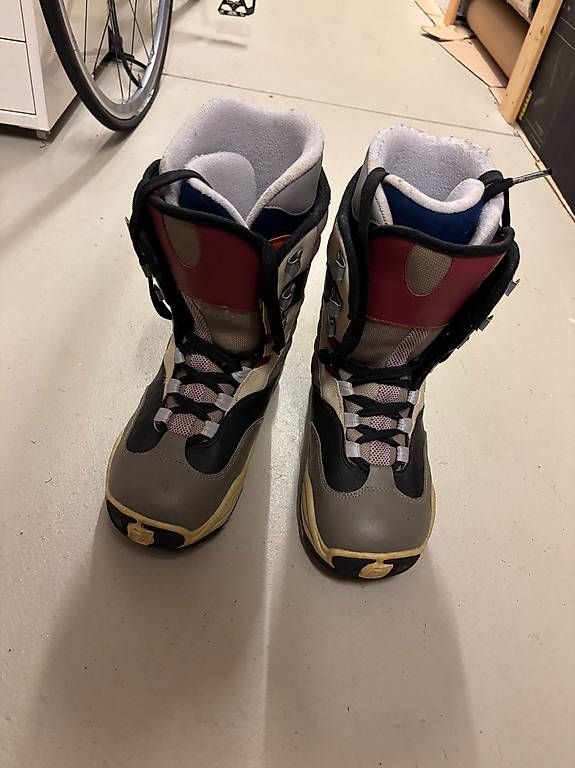 Scarpe da uomo: Erwachsene Snowboard Schuhe – Usato da Meilen venduto da larakuppel