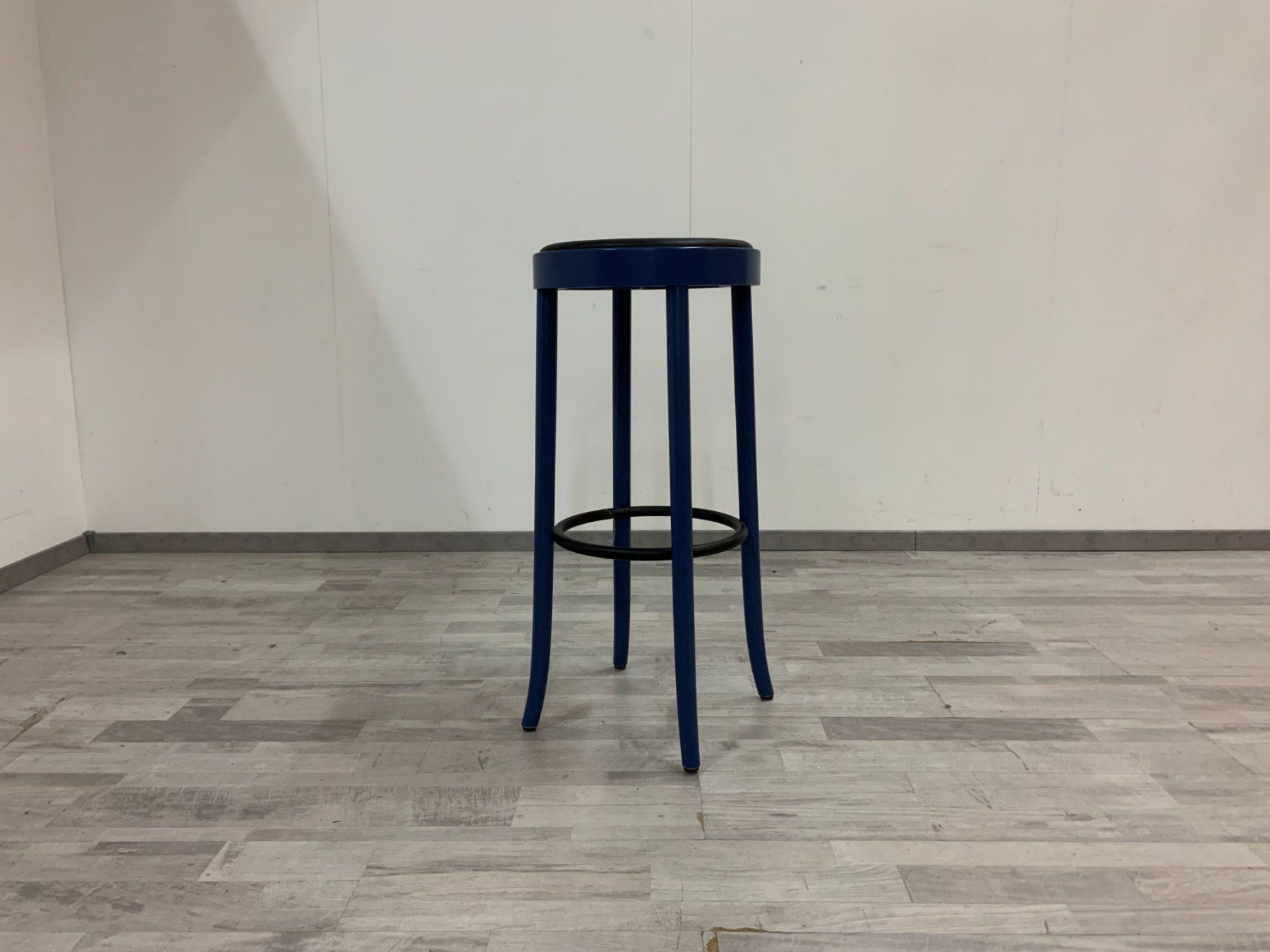 Horgen Glarus Sgabelli: Horgenglarus Barhocker select 11-373 / blau, schwarz – Nuovo (secondo la descrizione) da Zürich venduto da ZuercherBrockenhaus 1