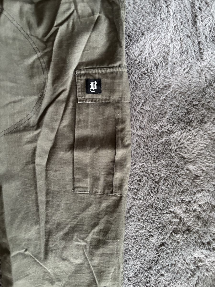 Pantaloni: Khaki Cargo Pants - Unisex – Nuovo (secondo la descrizione) da Wichtrach venduto da Re_Fit 2