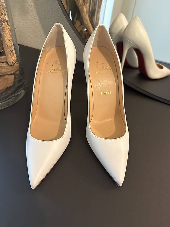 Damenschuhe: Louboutin Kate weiss Gr. 39 – Gebraucht aus Schindellegi von wae_fhj7