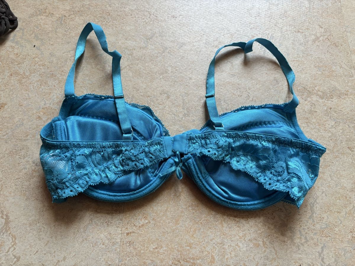 Autres dessous: Soutien gorge 75B – D'occasion à Courcelon par odi_9mjv 1