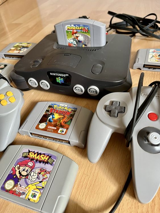 Nintendo 64 inkl. 2 Controller und Legenden-Games 2