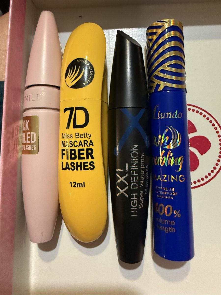 Make-up: 4 mascaras neufs  – Nuovo (secondo la descrizione) da Lausanne venduto da Tounitz 1