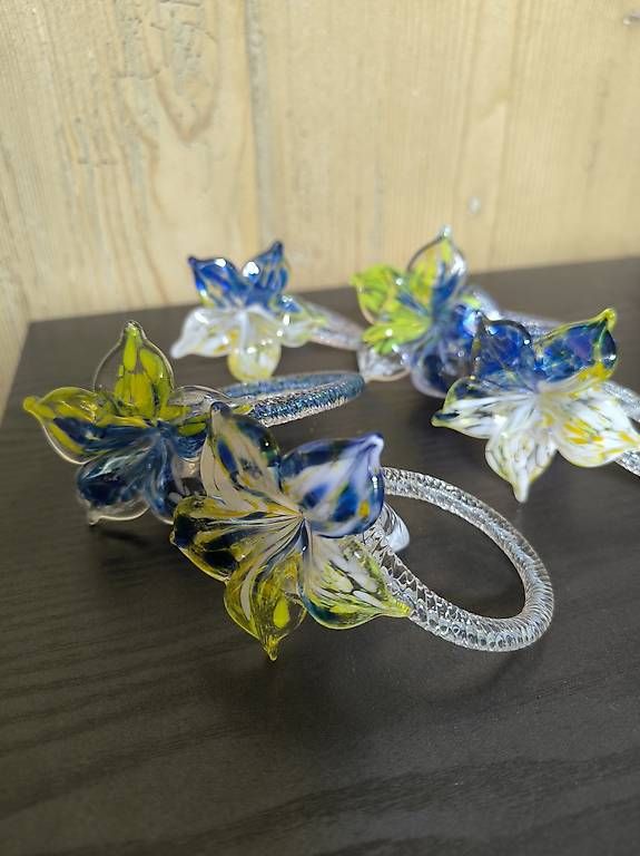 Altro in Decorazioni & Accessori: 5er Set Glas Serviettenringe, Blumenmuster - Neuwertig – Usato da Ennenda venduto da safarisource