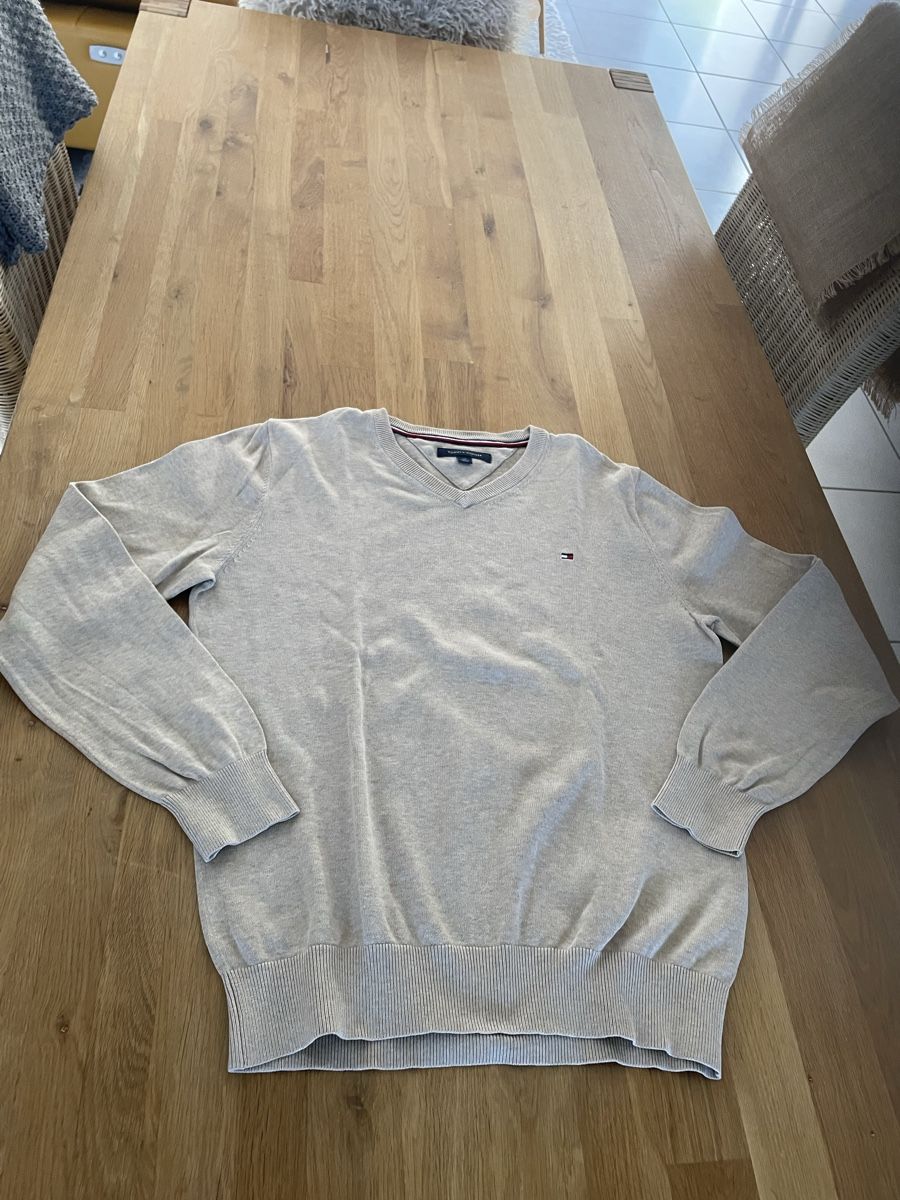 Tommy Hilfiger Pullover & Sweatshirts: Tommy Hilfiger Pullover V-Ausschnitt beige Grösse L – Gebraucht aus Dübendorf von jlu_r7hz
