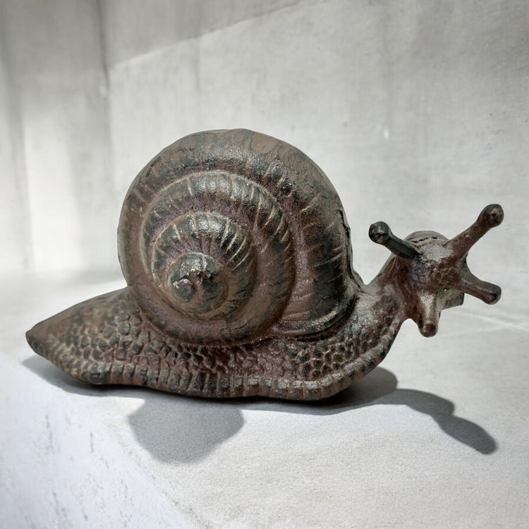 Sculpture d'escargot en fonte avec une patine marron. (Gebraucht) in ...