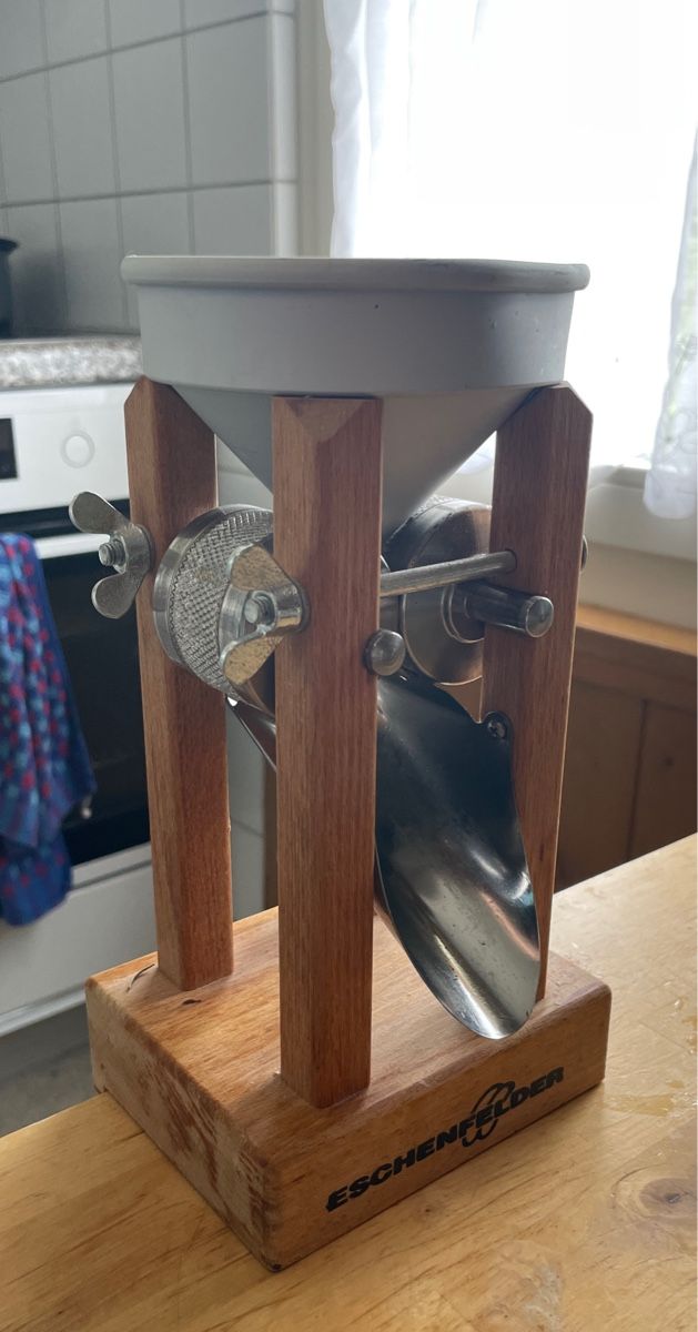 Elettrodomestici da cucina: Eschenfelder Korn-Quetsche – Usato da Weinfelden venduto da Maurii15
