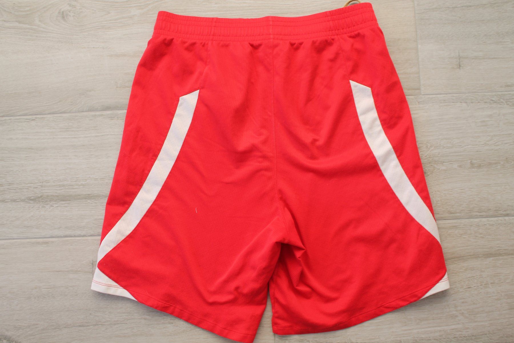 Nike Pantaloni: Short NIKE taille L – Usato da Chez-le-Bart venduto da jasse 2