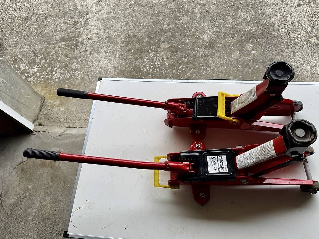 Alle Werkzeuge: Cric hydraulique (2pièce) – Gebraucht aus Payerne von Pioneer_17 1
