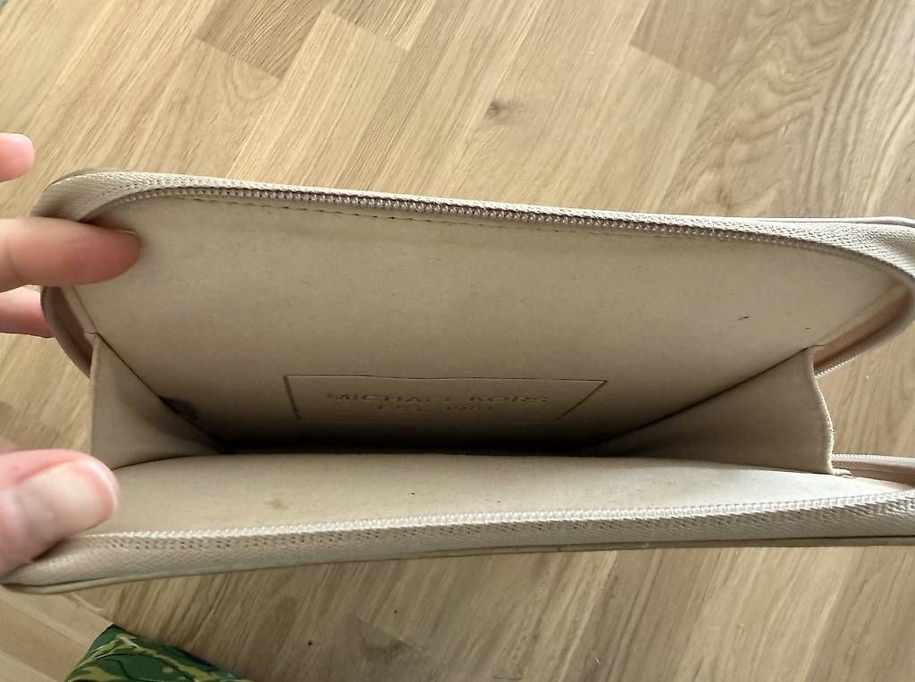 Borse da donna: Michael Kors Tablet-/Dokumentenmappe  Creme/Gold – Usato da Zumikon venduto da Fahrgaestin 2