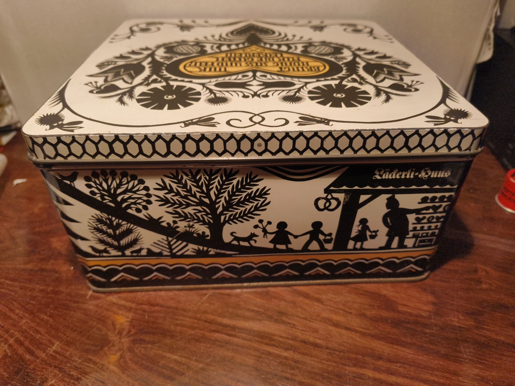 Tutte le decorazioni: antike Läckerli Huus Blechdose Basel Scherenschnitt Deko – Usato da stettlen venduto da VintageBern_ch 3
