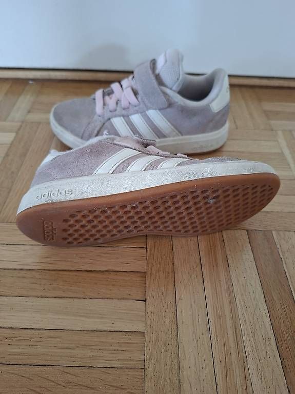Scarpe per ragazze: Chaussure Adidas taille 30 – Usato da Onex venduto da morelan 2