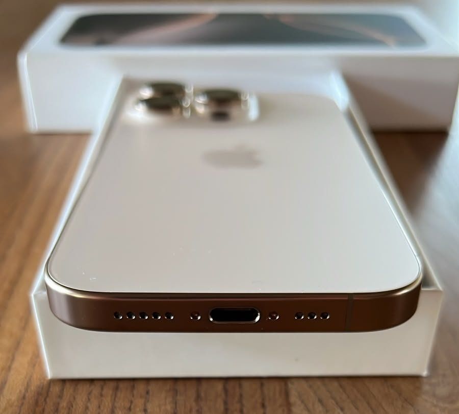 Apple Telefoni cellulari / Smartphones: iPhone 16 Pro 128 Go Titane Sable (boîte & câble) Comme neuf – Usato da Mies venduto da Naomita 5