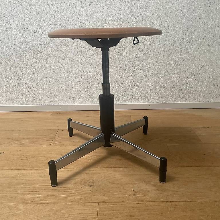 Giroflex Sgabelli: Drehhocker | Hocker | Werkstatthocker von Stoll Giroflex – Usato da Aarburg venduto da Qin3ze 1