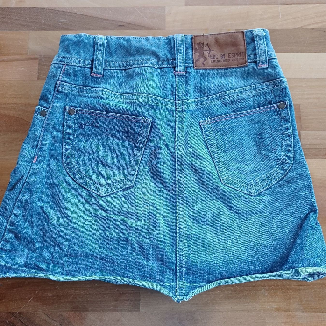 Esprit Vestiti & Gonne: ESPRIT Mini-Jeansrock, Grösse 134 – Usato da Niederscherli venduto da 20sydney02 1