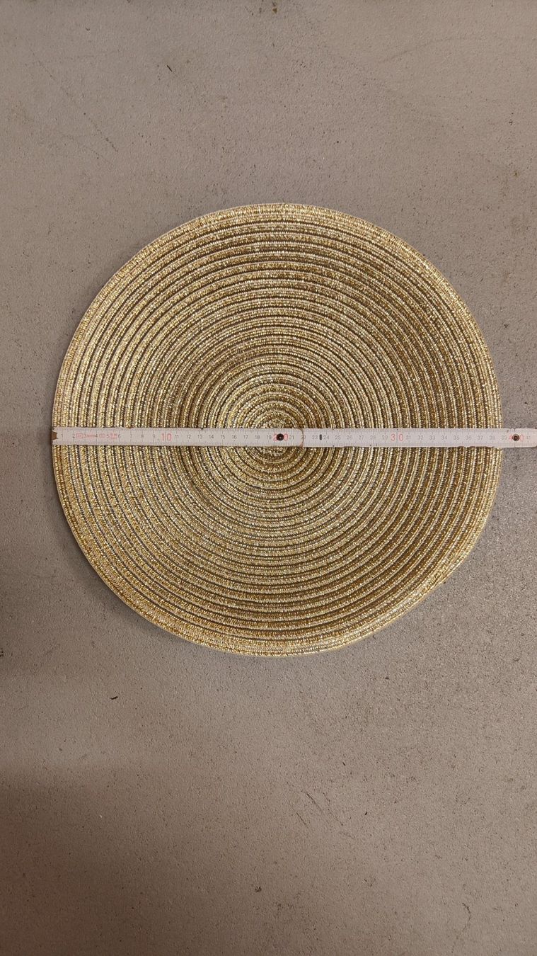 Set de table et chaises: Tischset gold – D'occasion à Luzern par Soorsi6210