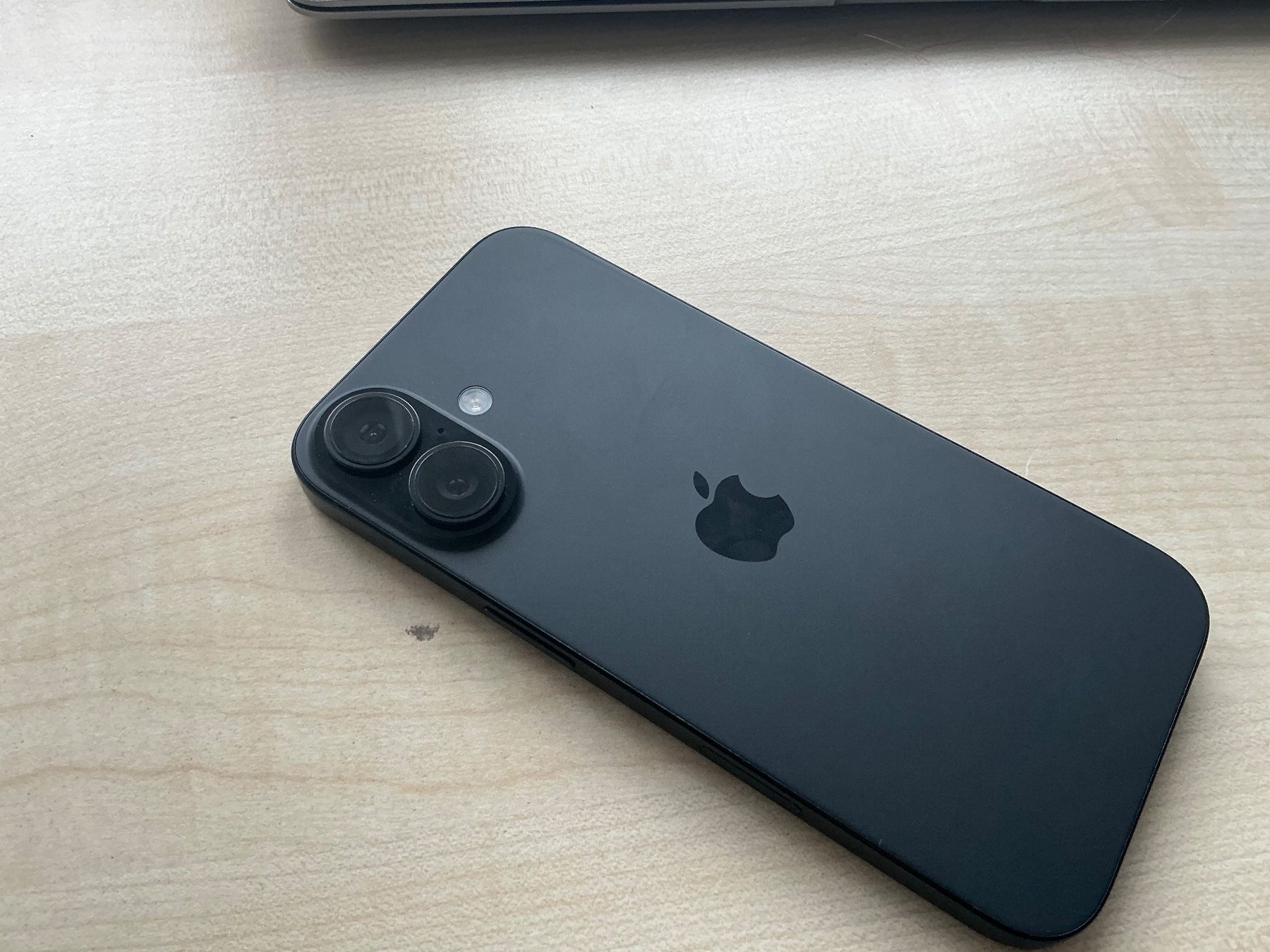 Apple Telefoni cellulari / Smartphones: Iphone 16, 128 GB, 100% Batteriezustand – Usato da Würenlos venduto da sve_d8tf 1