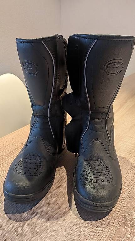 Scarpe da donna: Töff Motorrad Schuhe Gr 39 – Usato da Küssnacht am Rigi venduto da jacquiido