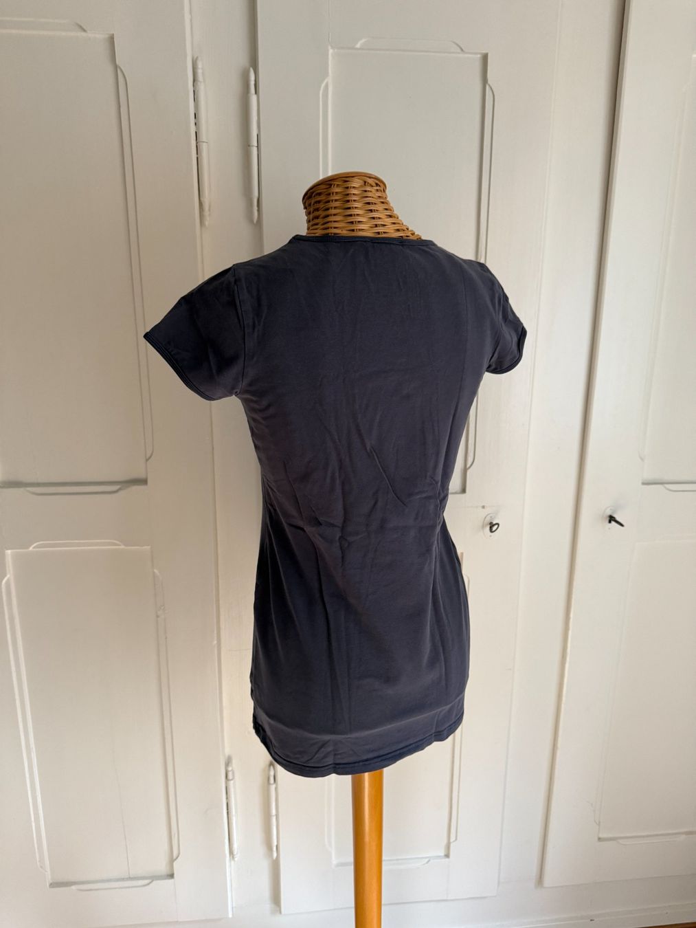 Only T-shirt: ONLY - Longshirt dunkelblau L – Usato da Zürich venduto da Diazaio 2