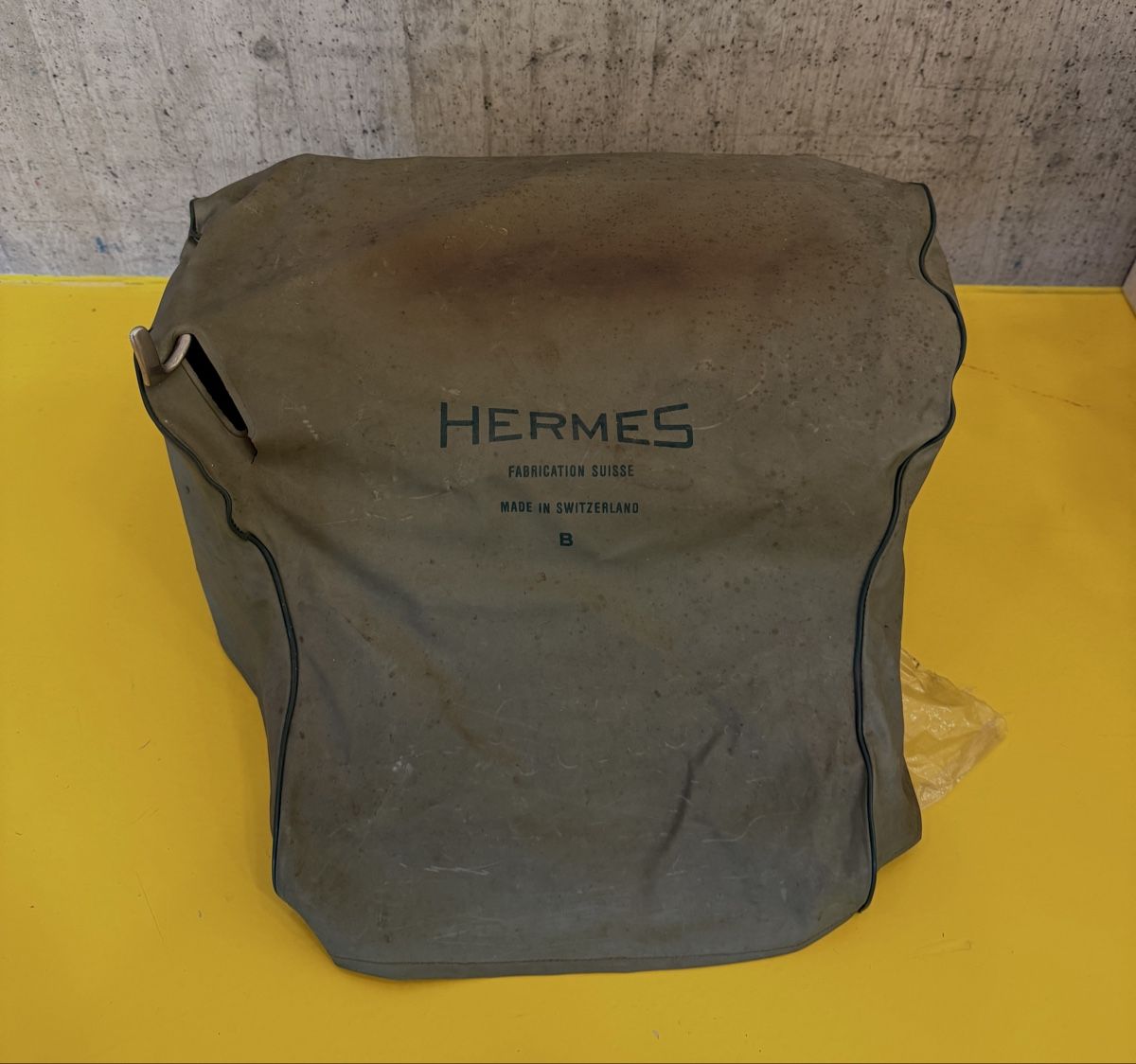 Hermès Macchine da scrivere: Schreibmaschine Hermes ab 1.- CHF – Usato da Bäretswil venduto da ss3linaa 3