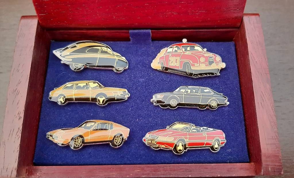 Placchette & Badge: SAAB Pin-Kollektion in Holzkästchen – Usato da Schaan venduto da jud_59jg 1