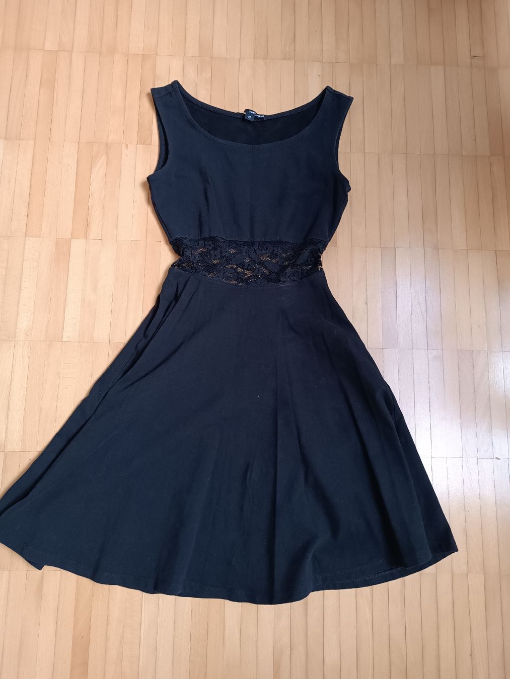 Lotti di vestiti: kleider-set 10-teilig – Usato da Basel venduto da mon_7m8h 2