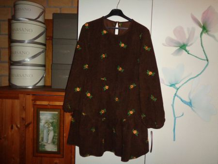 *** Kleid *** / Cord Optik / Stickerei / Neu