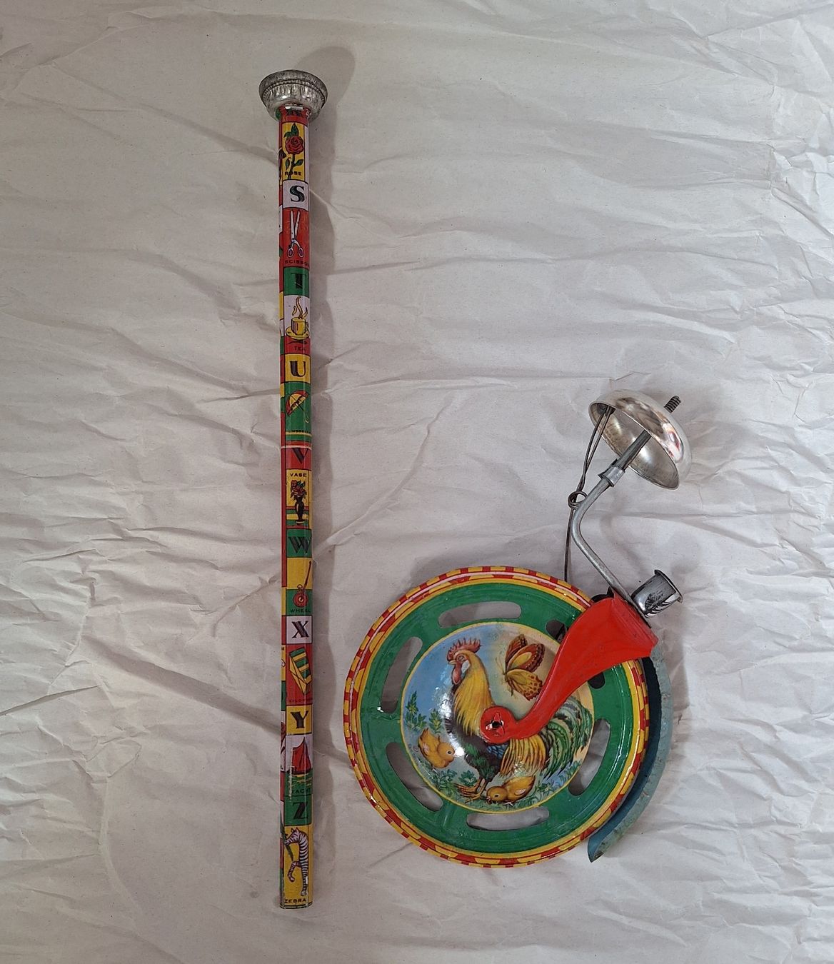 Giocattoli: Mid-Century tin push wheel with working bell – Usato da Volketswil venduto da LisaSch1 7