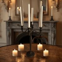Eleganter Kerzenständer / Kandelaber aus Metall – dekorativ