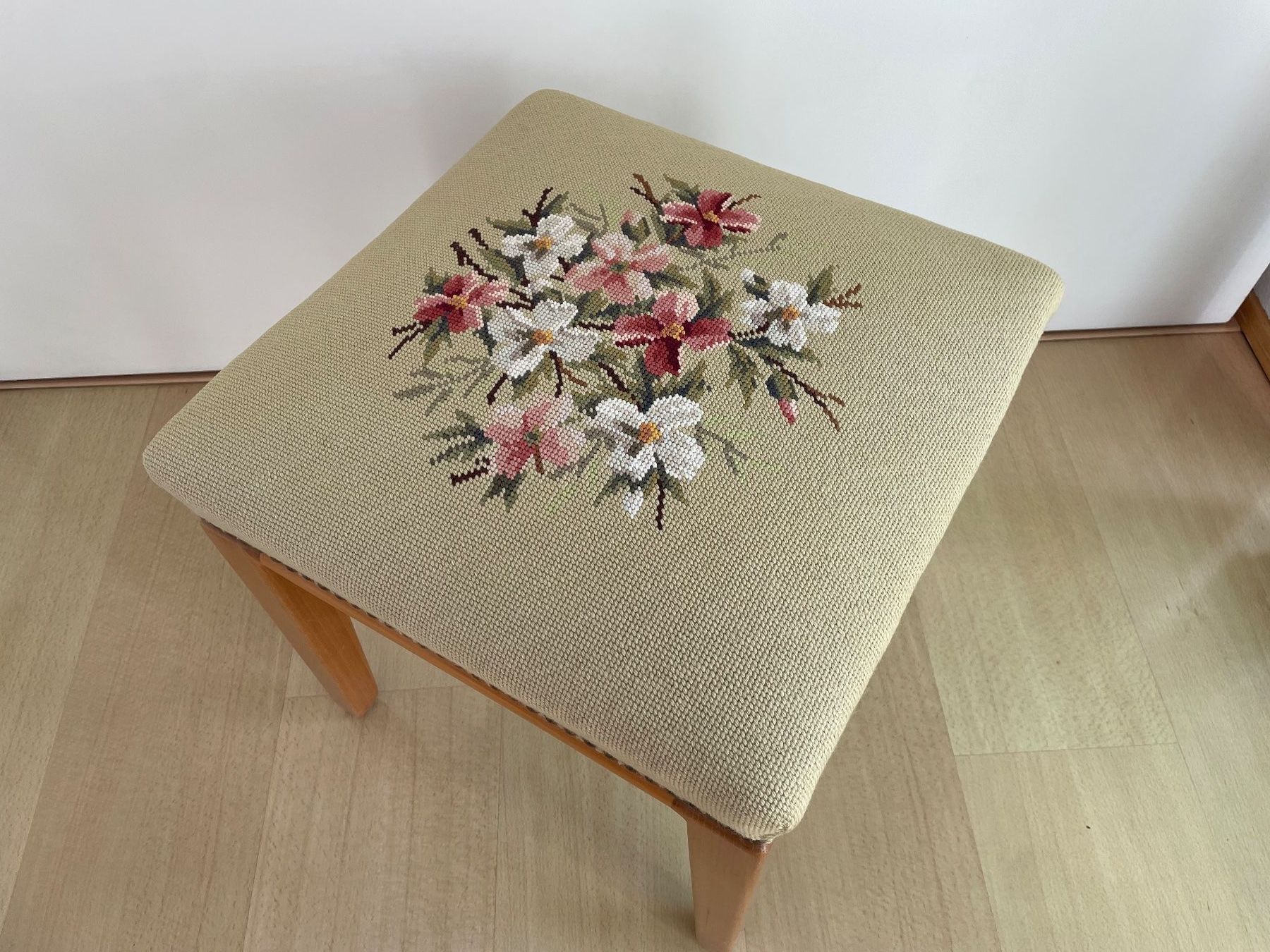 Hocker: Gobelin Hocker – Gebraucht aus St. Gallen von rap_wm5l 2