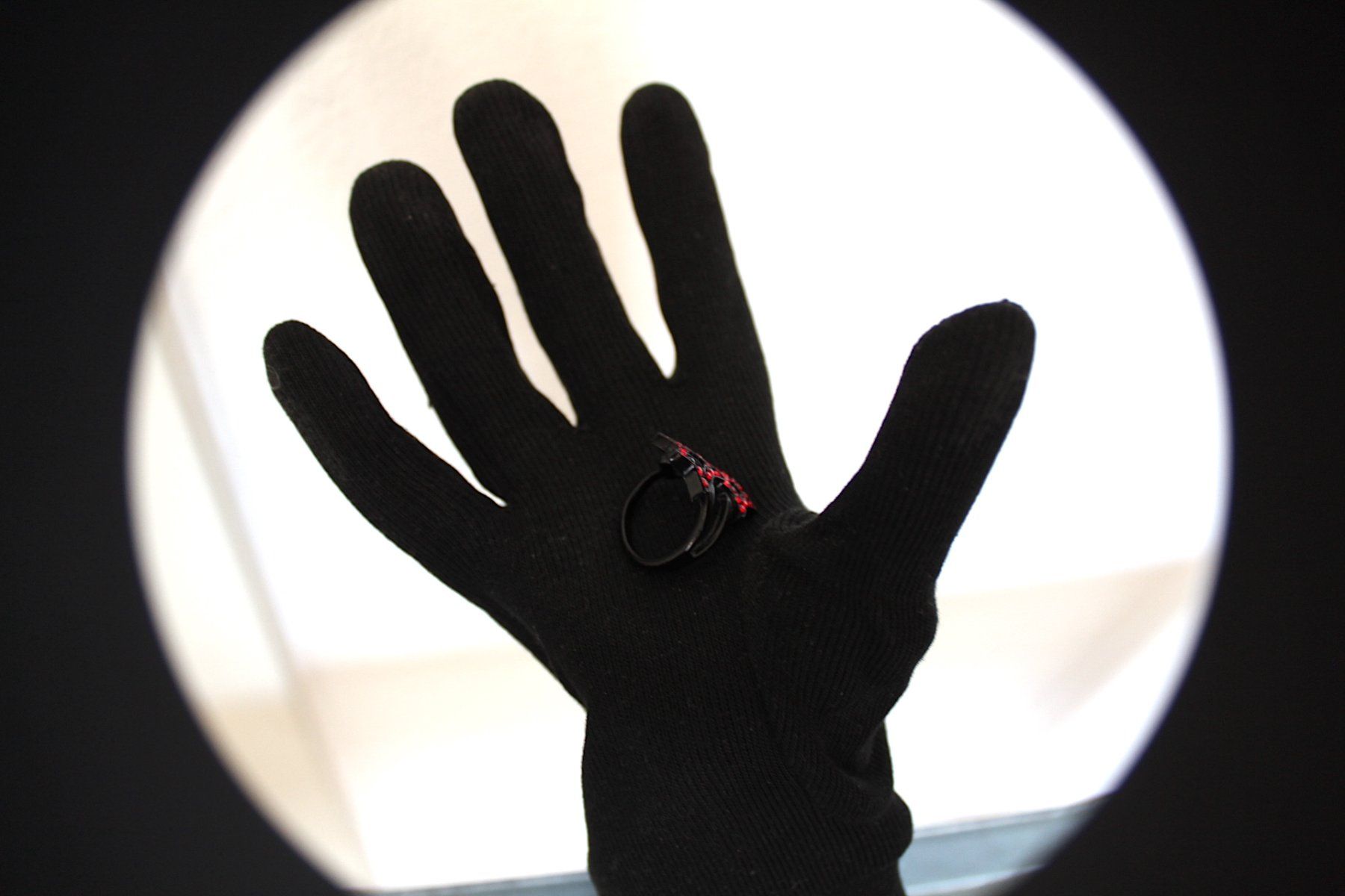 Anelli: Schwarzer Ring mit Strasssteine -Sterne Gr.54 - 17 mm – Usato da Locarno venduto da madame-tus-sauds 1