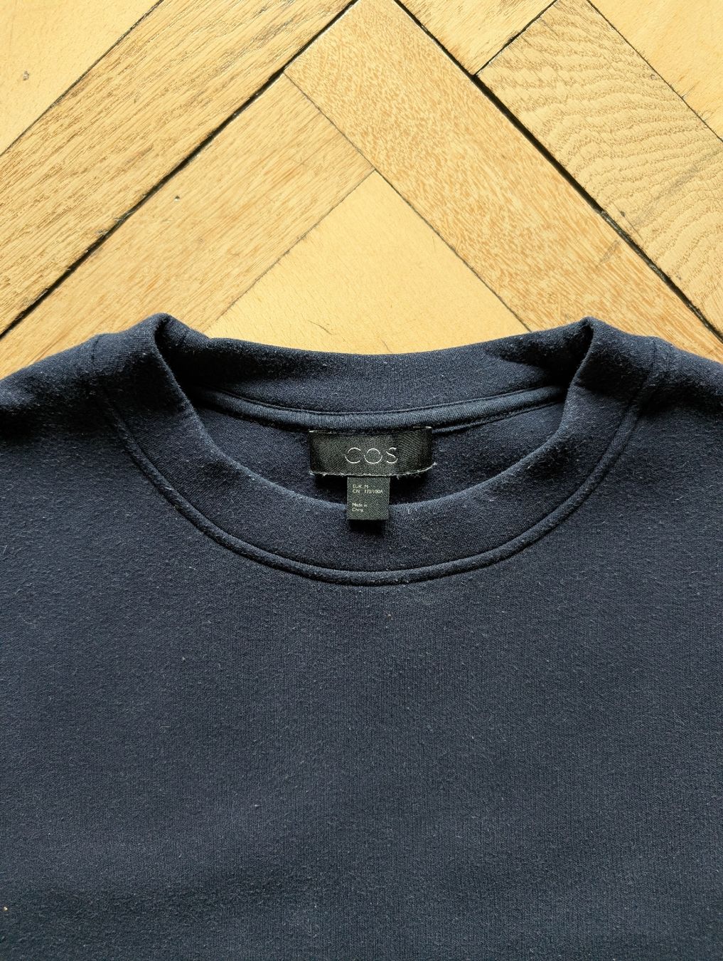 Cos T-shirt: COS Tshirt Boxfit in blau Grösse M – Usato da Zürich venduto da Hedkandi 1