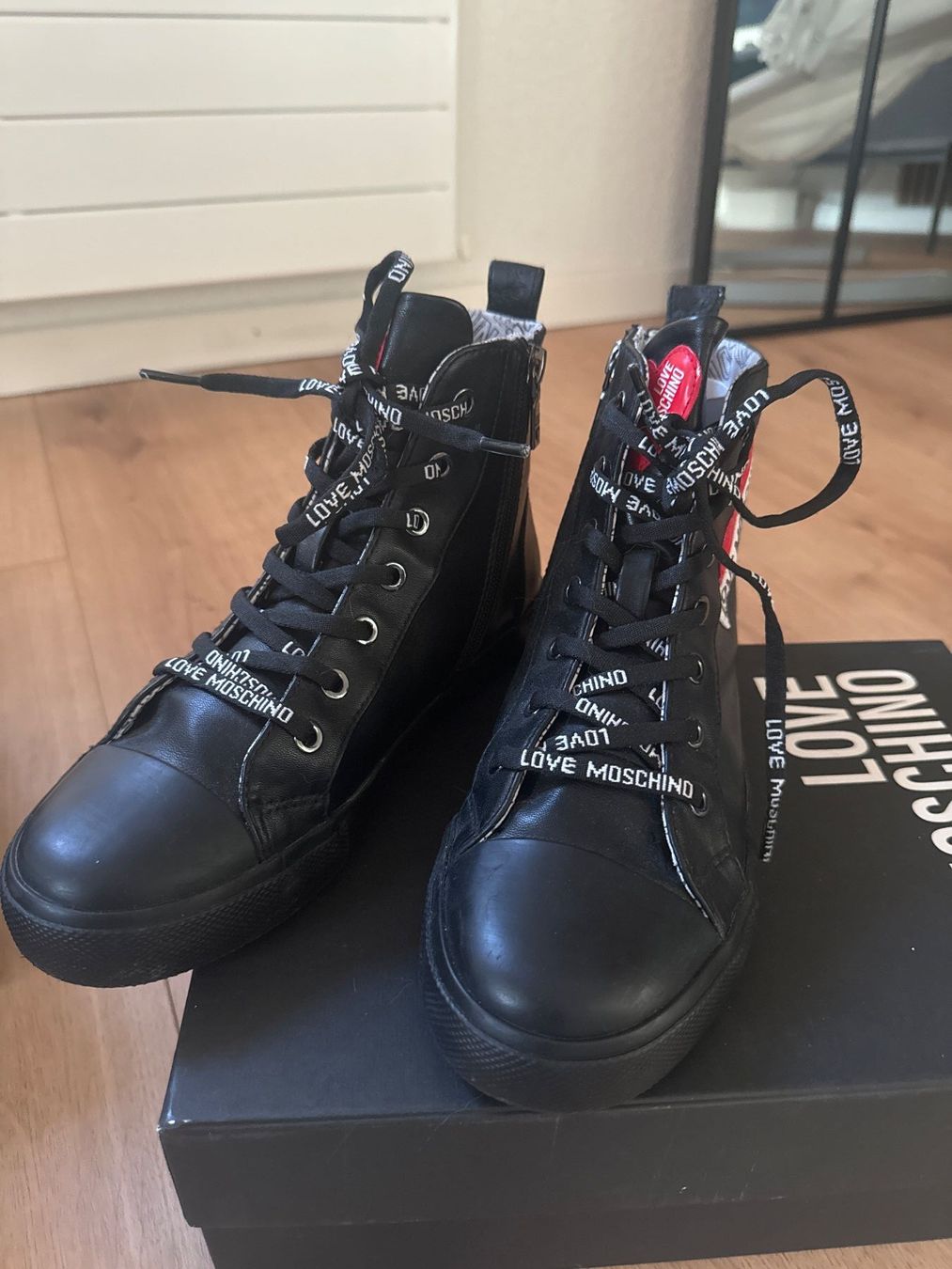 Moschino Damenschuhe: Love Moschino Sneaker High Gr. 37 – Gebraucht aus Schleitheim von ptksz 3