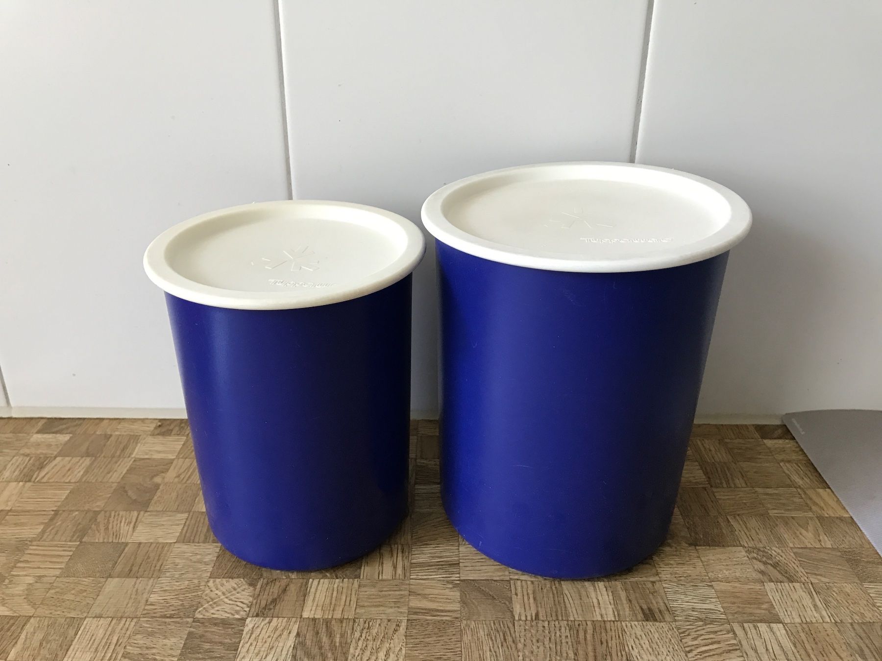 Tupperware Recipients et similaires: Tupperware, 2 Behälter, Vorratdosen – D'occasion à Birmensdorf ZH par Hilhan