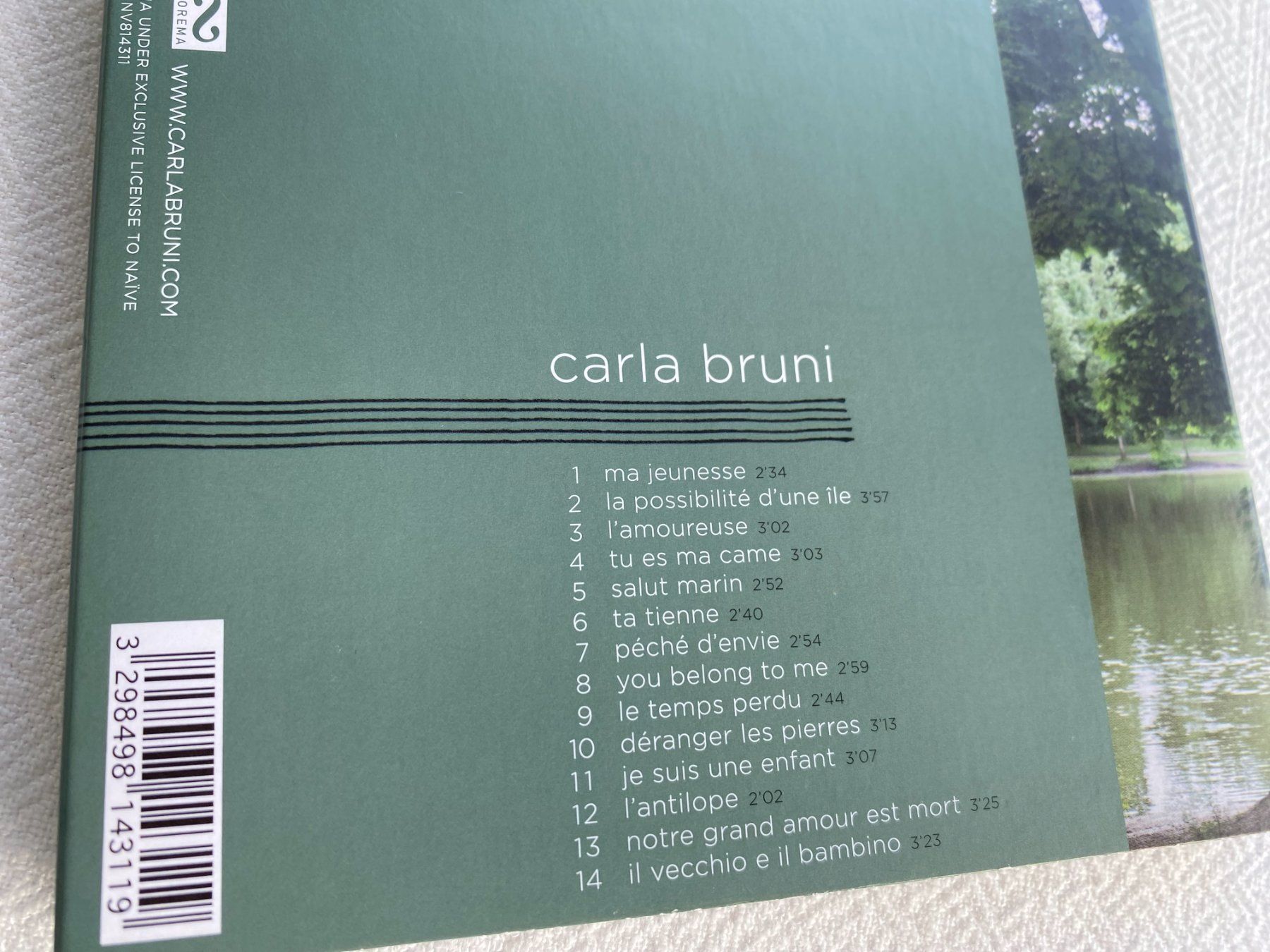 CD: CD  CARLA BRUNI   naive   14 Songs  Kartonhülle – Usato da Niederrohrdorf venduto da park5 2