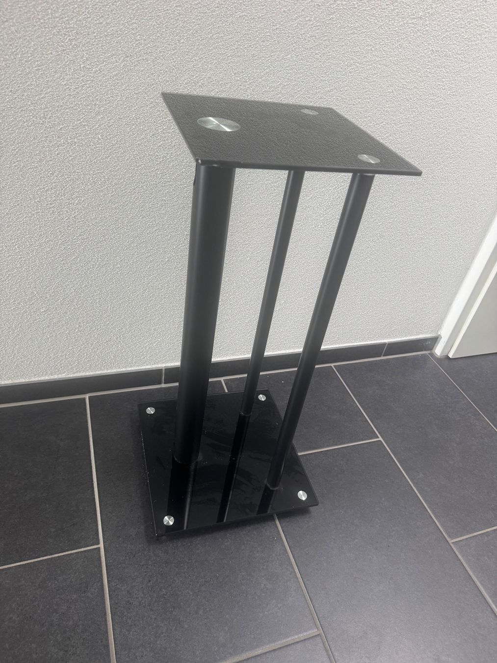 Supporti a parete: Lautsprecherständer schwarz Glas Metall – Usato da Oberrohrdorf venduto da Mnussbi63